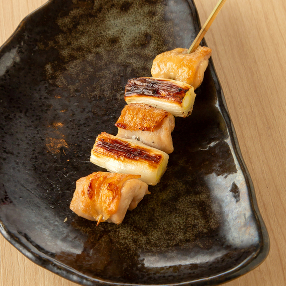 食材も焼き方も自信あり！やみつき必至「大山どり」の焼き鳥 | 全席個室 楽蔵‐RAKUZO‐ あべのごちそうビル店（天王寺）